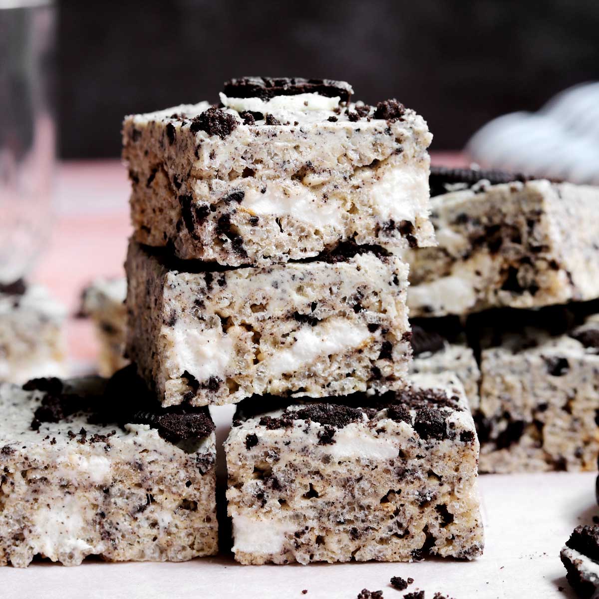Easy No-Bake Oreo Rice Krispie Treats: A Crowd-Pleasing Dessert